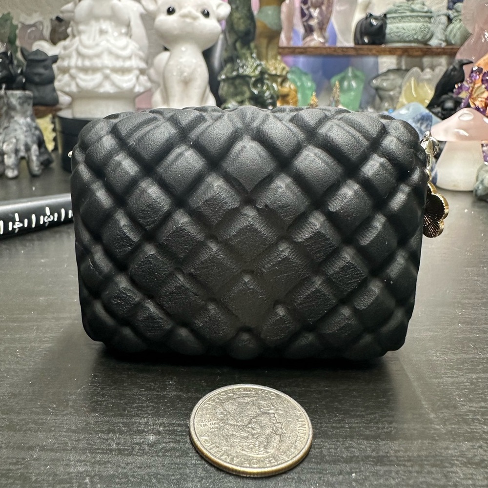 Black obsidian purse crystal carving - Picture 2 of 3